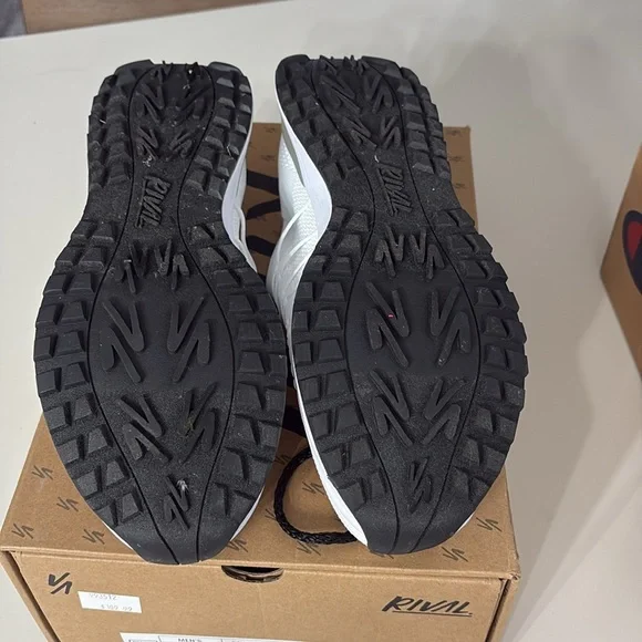 White rival men’s shoes worn once did not like the fit - Picture 2 of 5